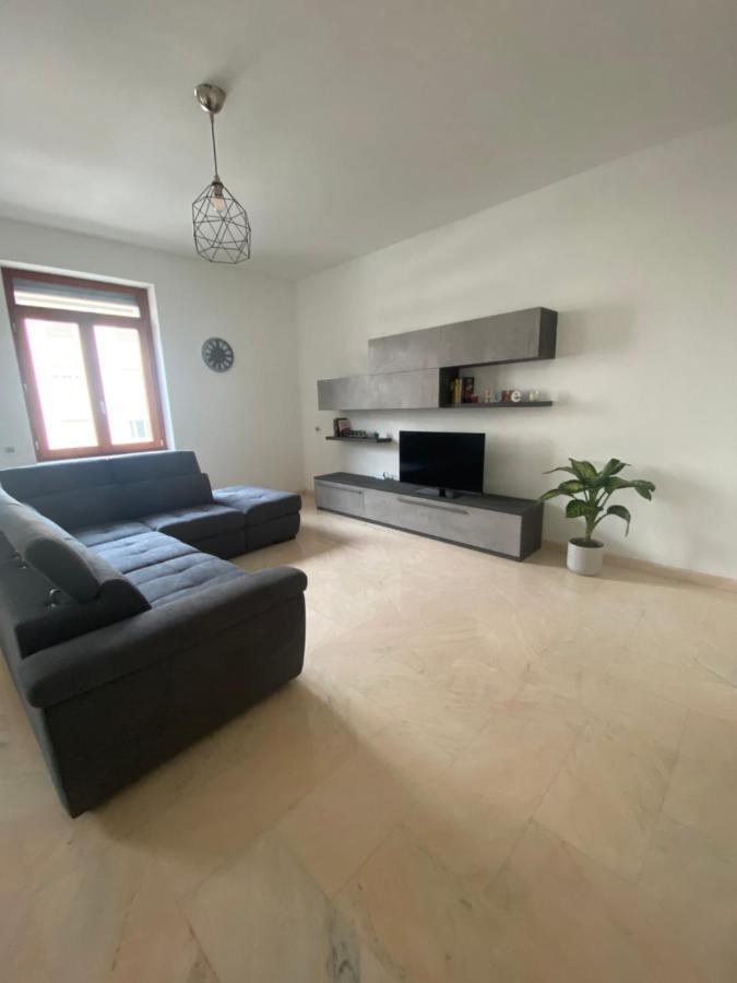 Elegante In Centro Apartment *